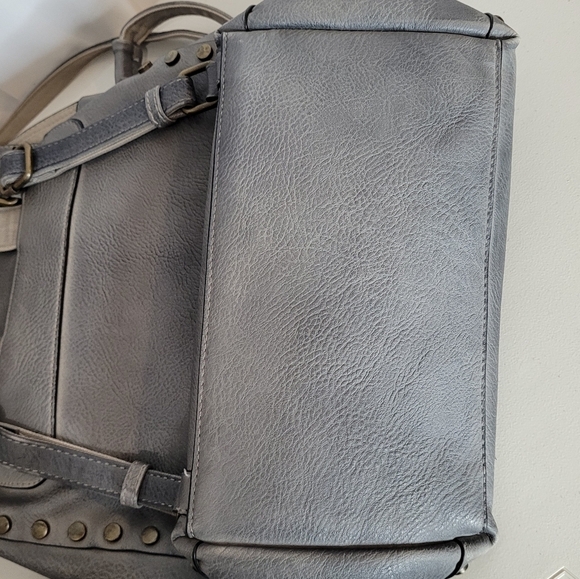 Jen & Co. Bex Gray Distressed Vegan Leather Backpack / Crossbody - Picture 7 of 16
